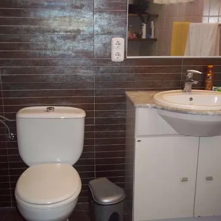 Sleeps 2 Wifi * Фамара