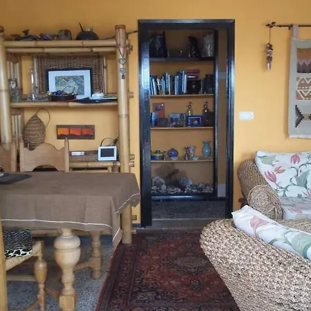 Sleeps 2 Wifi Дом отдыха Фамара